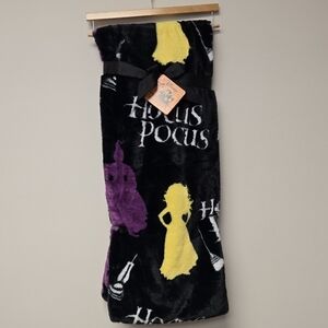 Disney Hocus Pocus Sanderson Sisters Faux Rabbit Fur Throw Blanket